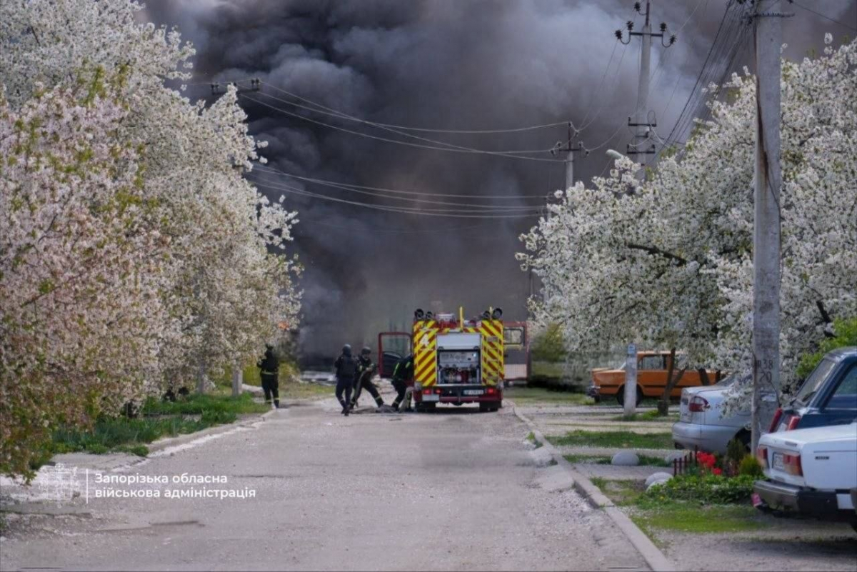 Ворог ударив по Запоріжжю: вбита людина, поранена дитина - які ще наслідки (фото, відео)
