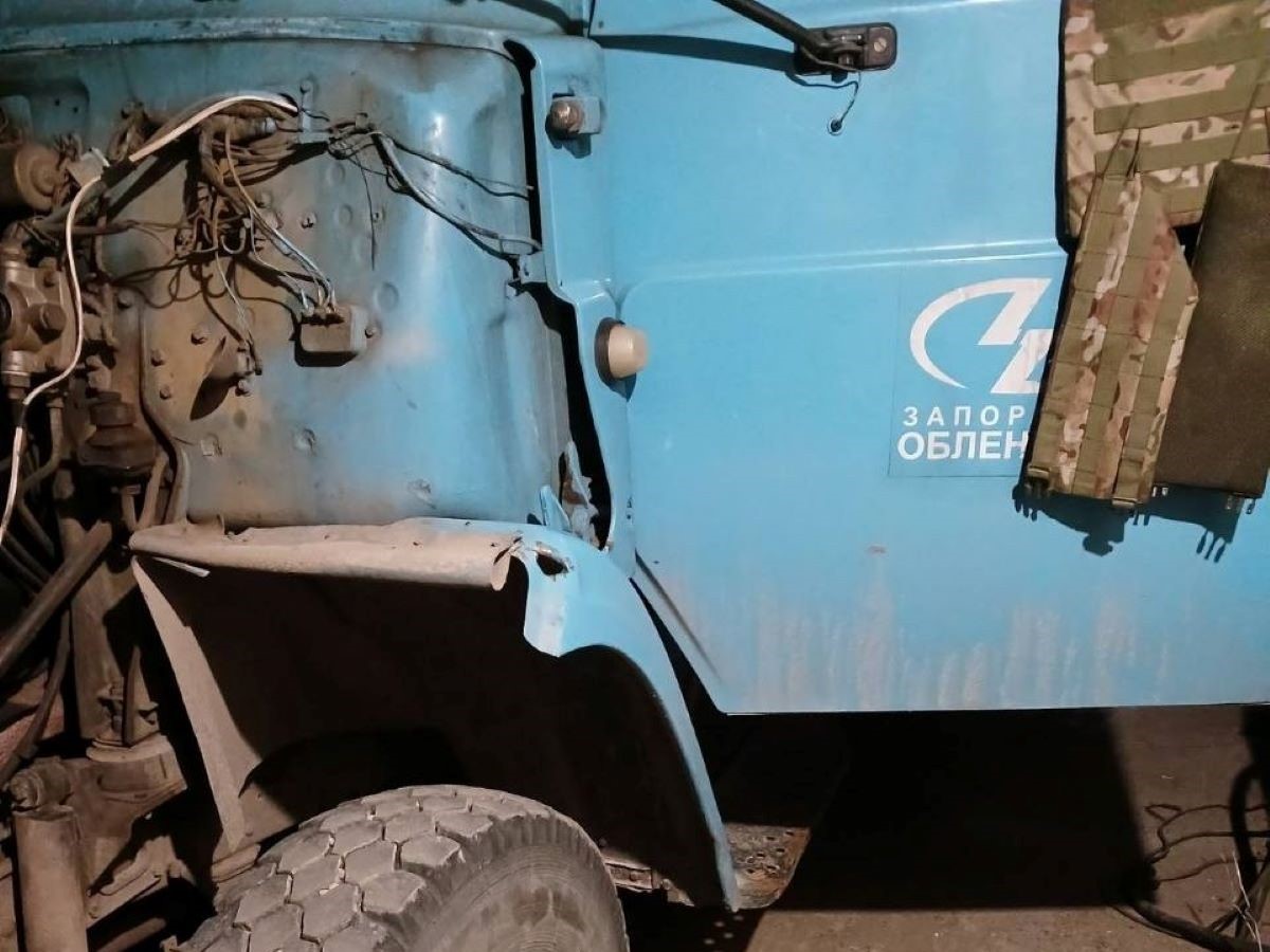 Електрики потрапили під ворожий обстріл, фото Запоріжжяобленерго