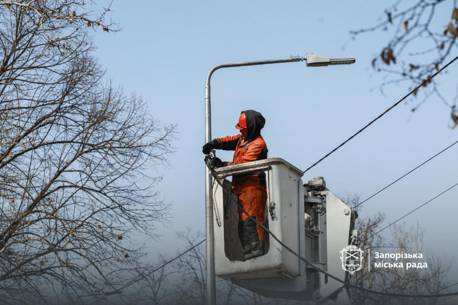 У Запоріжжі модернізували освітлення, встановили LED-ліхтарі, оновили мережі та зменшили витрати на електроенергію