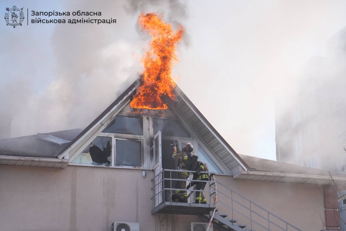 «Встигли тільки впасти на підлогу»: очевидці розповіли про удар БпЛА по Запоріжжю (фото)