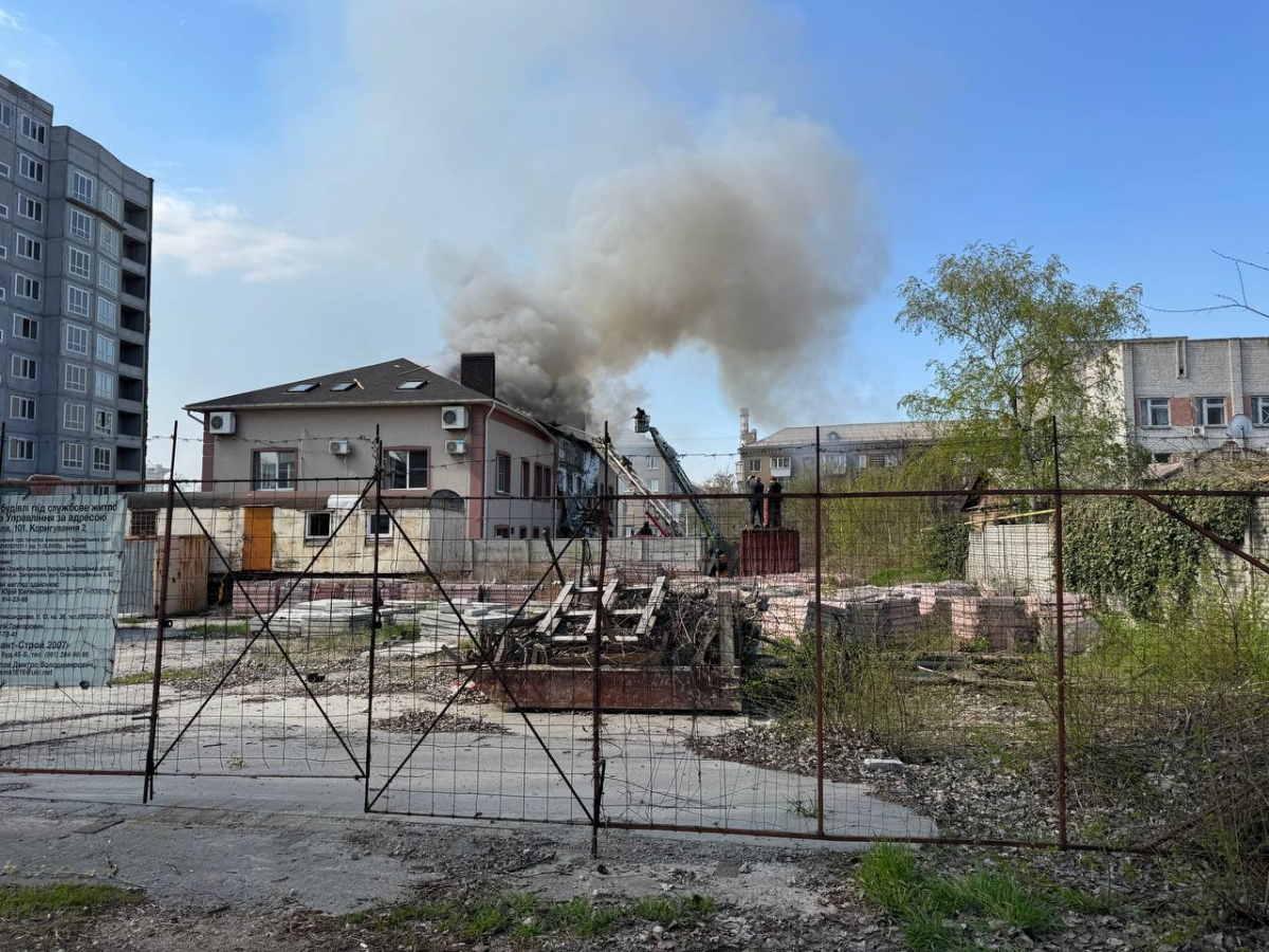 «Встигли тільки впасти на підлогу»: очевидці розповіли про удар БпЛА по Запоріжжю (фото)