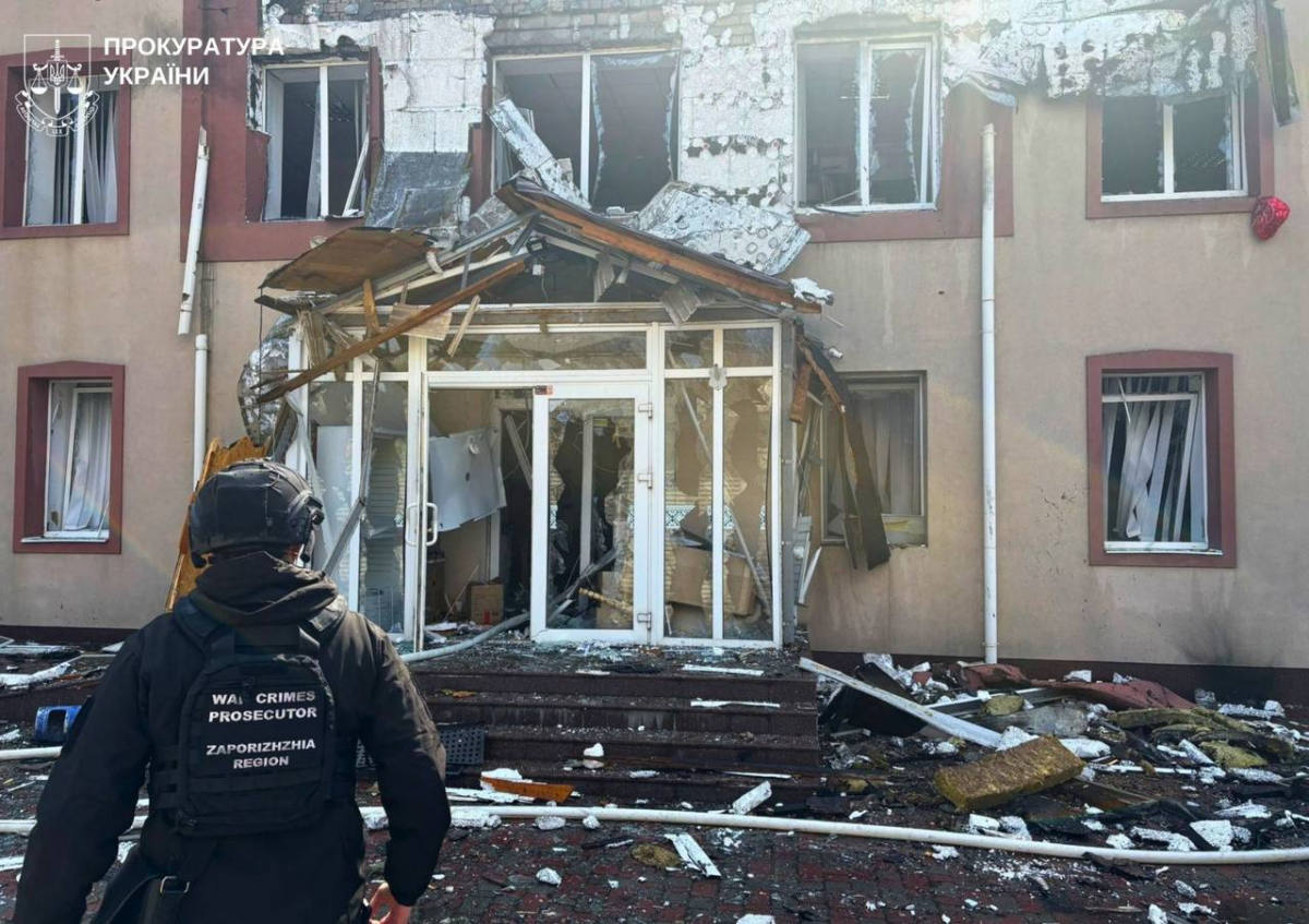 «Встигли тільки впасти на підлогу»: очевидці розповіли про удар БпЛА по Запоріжжю (фото)