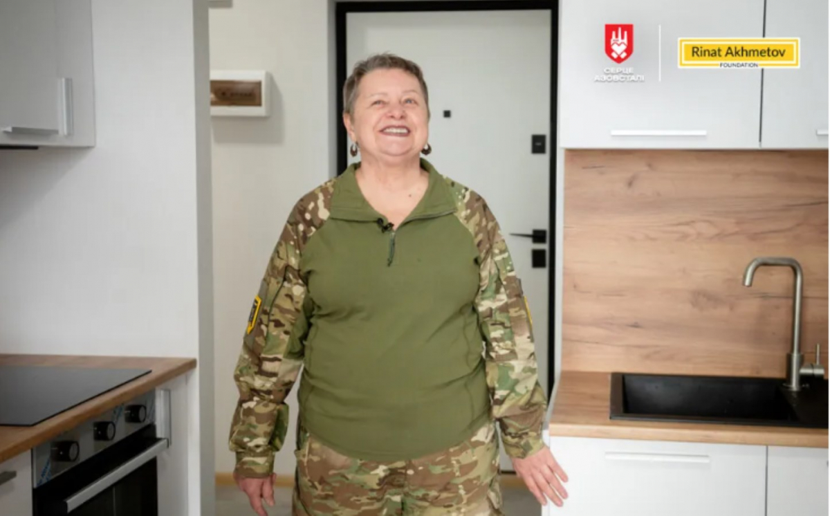 Захисниця Маріуполя Тетяна «Хрещена» Теплюк отримала квартиру від Ріната Ахметова до свого 74-річчя