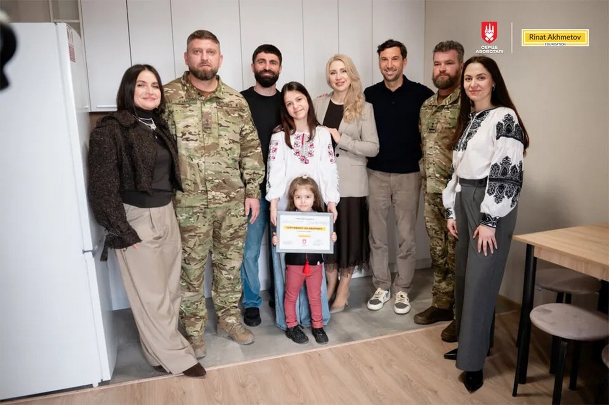 Захисник Маріуполя отримав власну квартиру від проєкту "Серце Азовсталі", фото: steelfront.com.ua