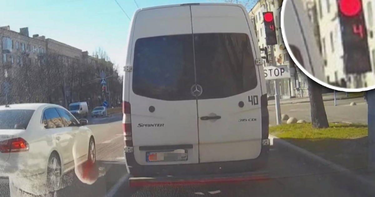 У Запоріжжі водію маршрутки виписали протокол через те, що проїхав перехрестя на червоне світло