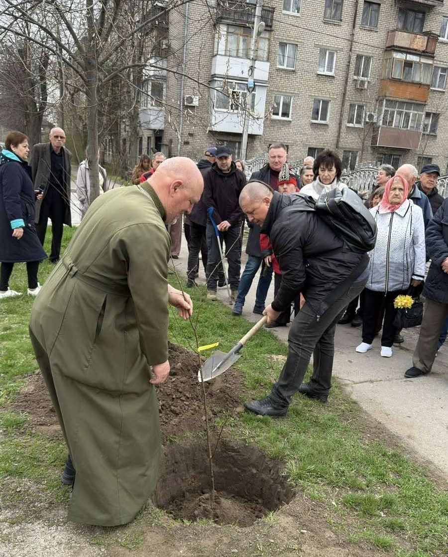 Живий символ пам'яті: в Запоріжжі висадили іменні липи для «азовців» (фото, відео)