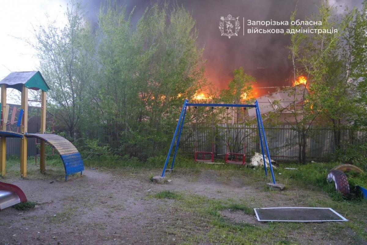 Комбінований удар по Запоріжжю: внаслідок атаки є загиблі та поранені. Оновлено (фото, відео)