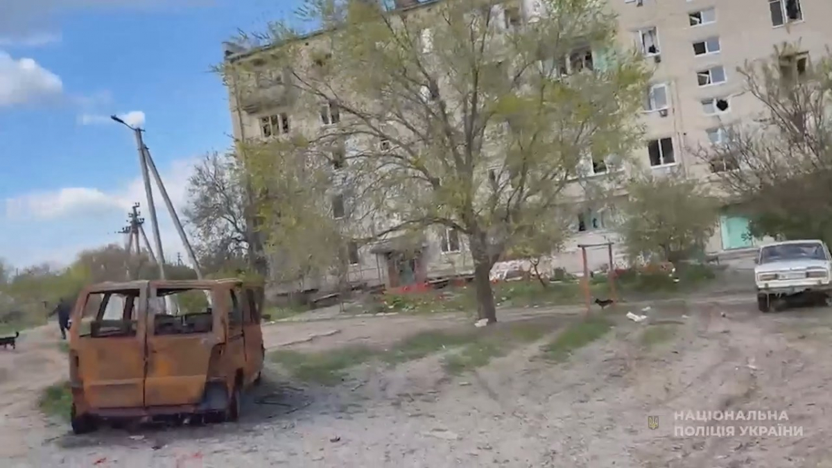 Запорізькі правоохоронці разом із волонтерами вивезли п'ятьох жителів із сіл Юрківка й Таврійське