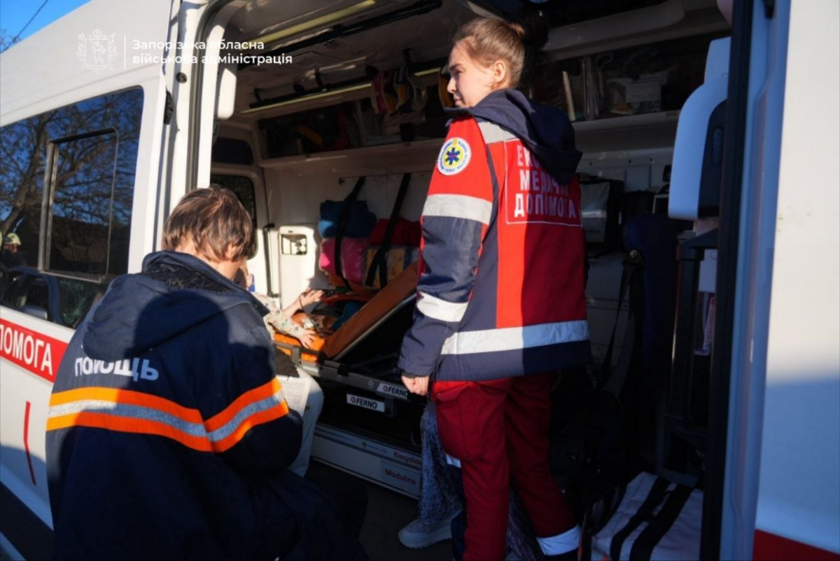 Пожежа в гаражах та поранені люди: що відомо про наслідки ворожого удару по Запоріжжю в неділю (фото, відео)
