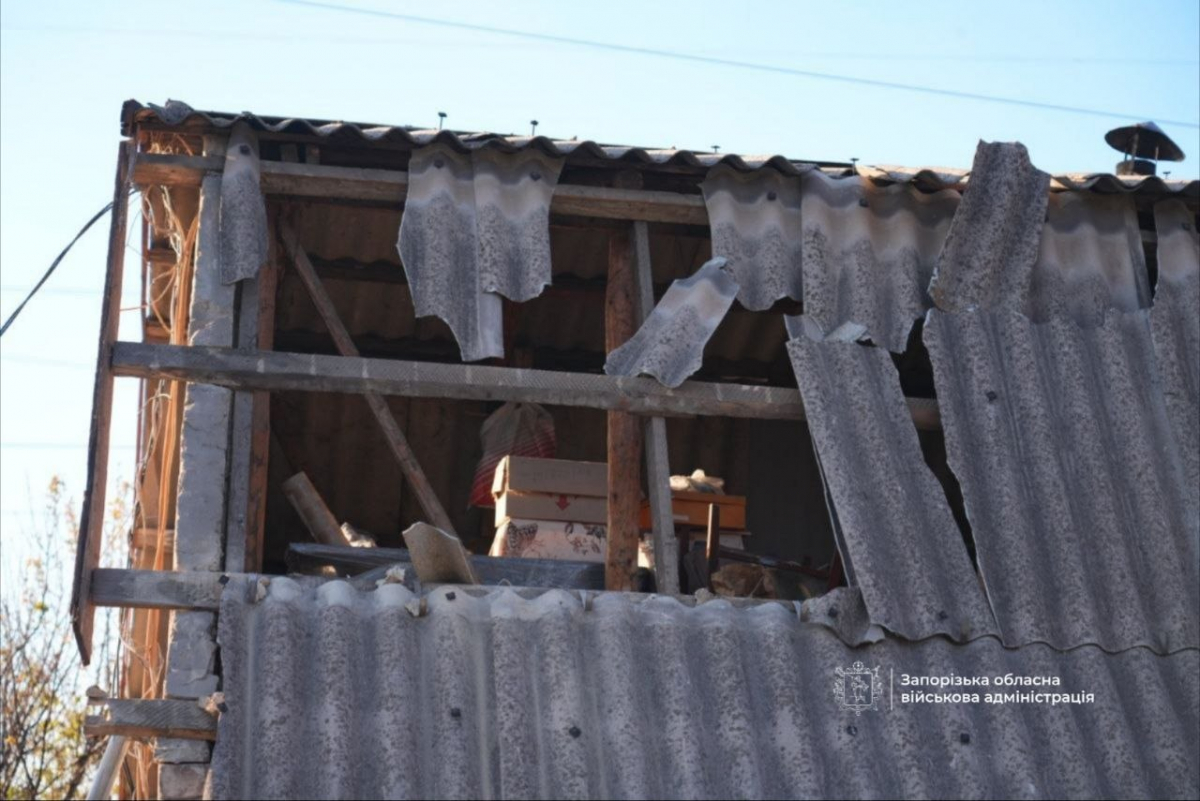 Пожежа в гаражах та поранені люди: що відомо про наслідки ворожого удару по Запоріжжю в неділю (фото, відео)