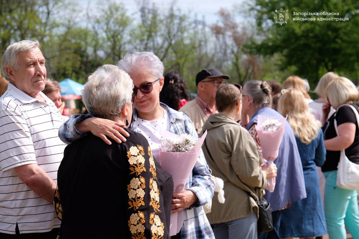 «Серце, що виховало Героя»: в Запоріжжі відкрили виставку про матерів Захисників, що загинули на війні (фото, відео)