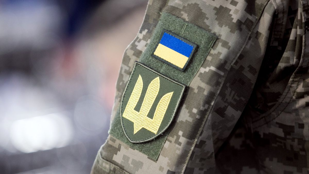 У Запоріжжі під час спецоперації затримали військовослужбовця, який намагався продати автомат і набої