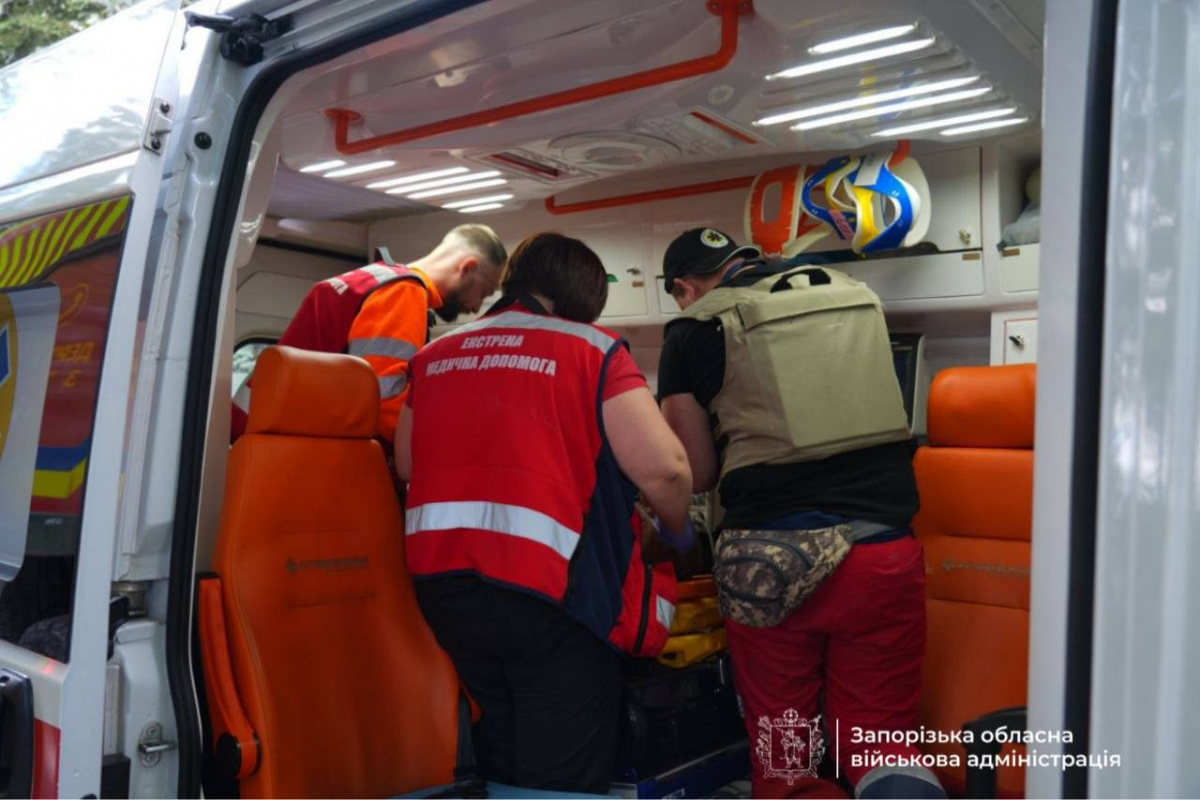 У Запоріжжі внаслідок удару по промисловому об’єкту загинула людина, троє поранені (фото, відео)
