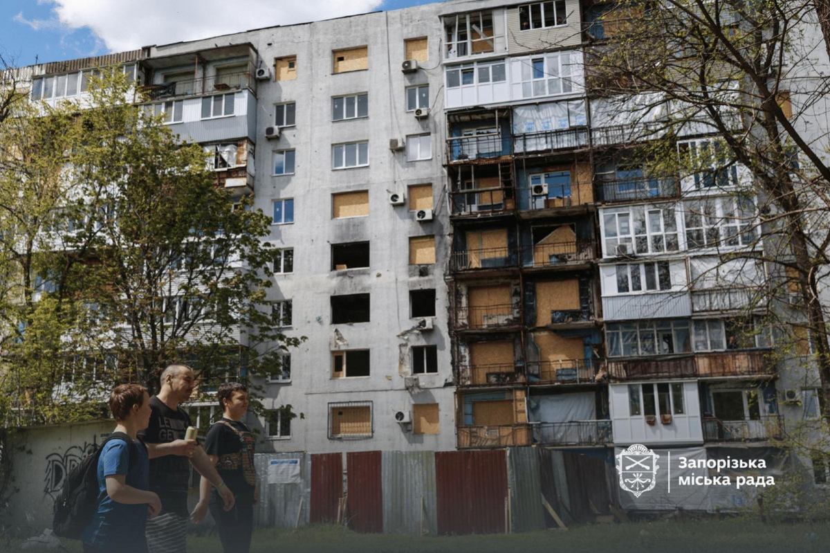 Багатоповерхівка на вулиці Чарівній у Запоріжжі, зруйнована російським обстрілом