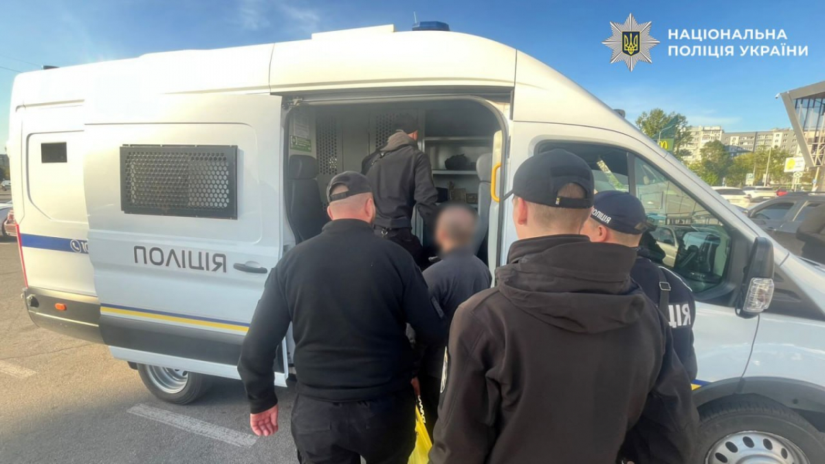 Відкати з бойових: у Запоріжжі затримали комбата, який збирав з бійців по 200 тисяч щомісяця (фото)