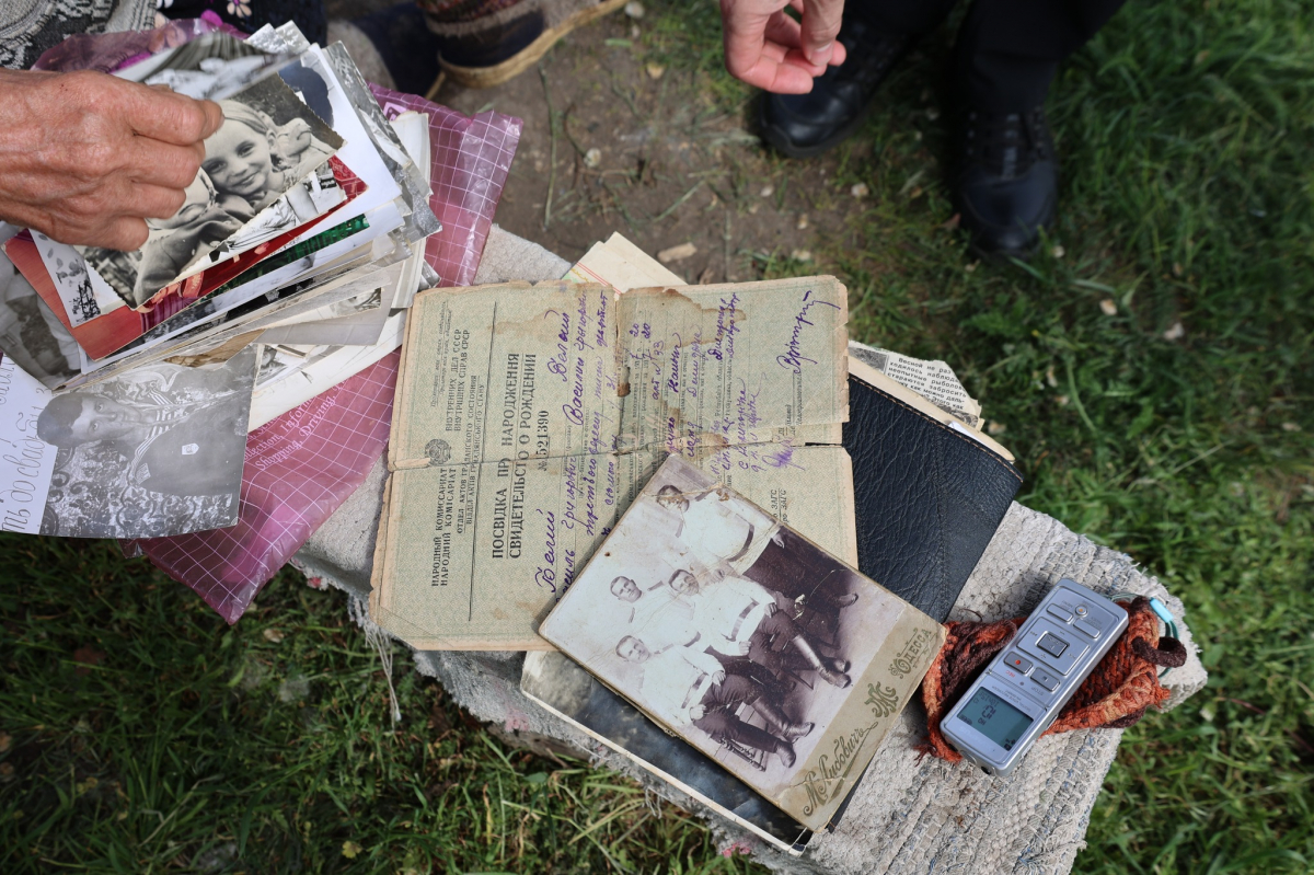 Родинні архіви, вивезені з прифронтового Гуляйполя. Фото: ГО "Гуляйпільські старожитності"